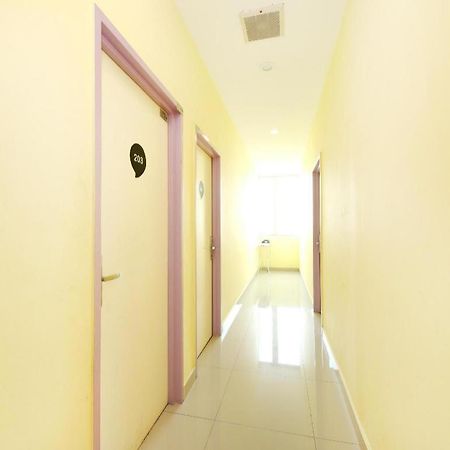Comma Hotel Bandar Saujana Putra Exterior photo
