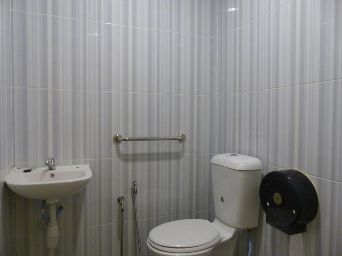 Comma Hotel Bandar Saujana Putra Exterior photo