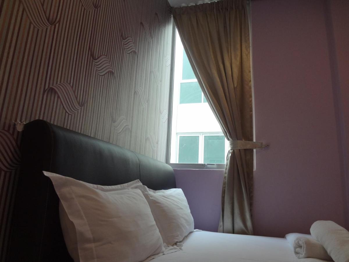 Comma Hotel Bandar Saujana Putra Exterior photo
