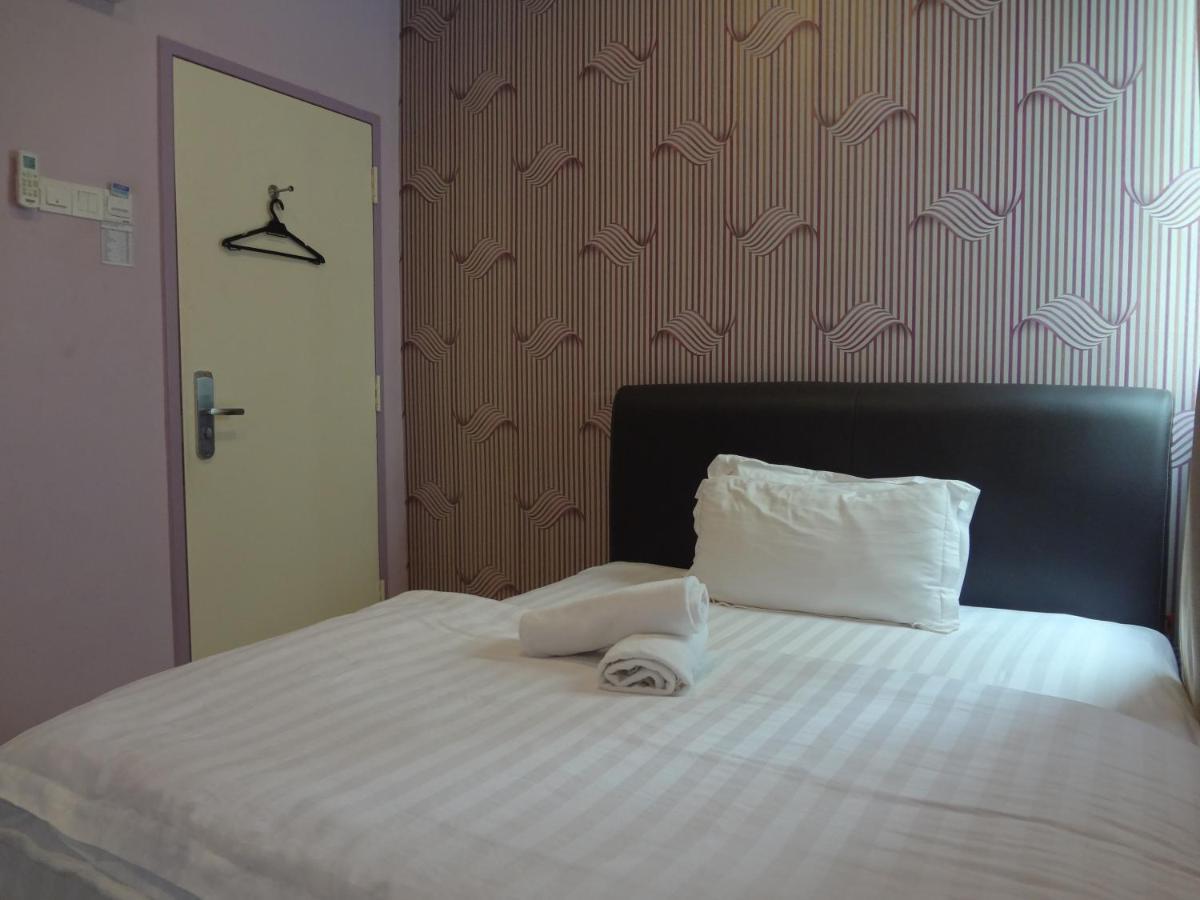 Comma Hotel Bandar Saujana Putra Exterior photo